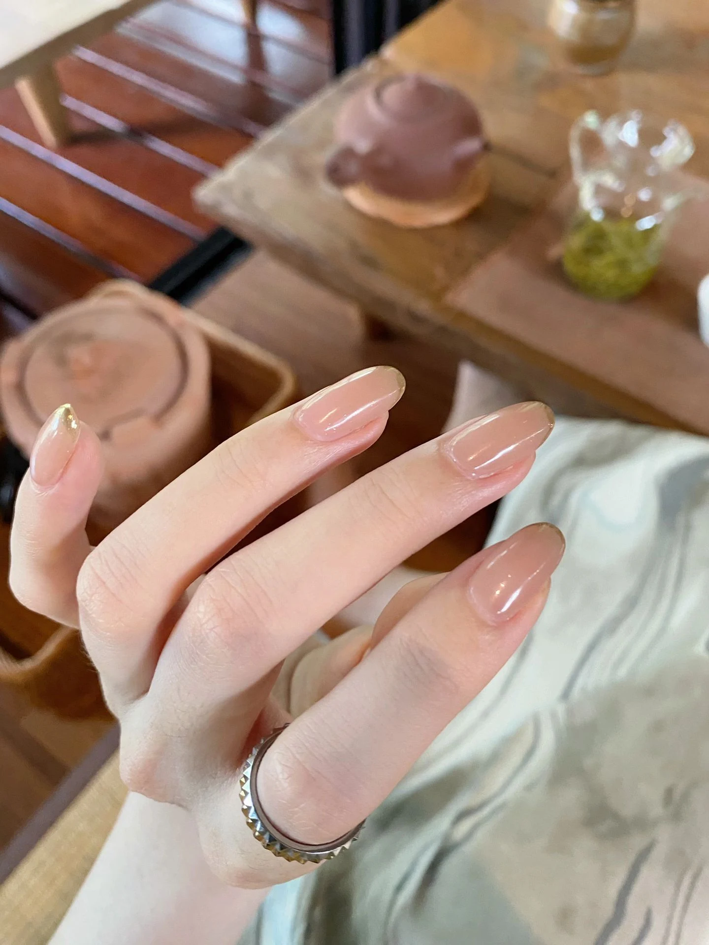 手手控美甲戒指茶艺(每次做指甲之前 都会暗自窃喜要做个什么流行色 换换风格什么的 但是最后还是首选裸色)-喵神素材库