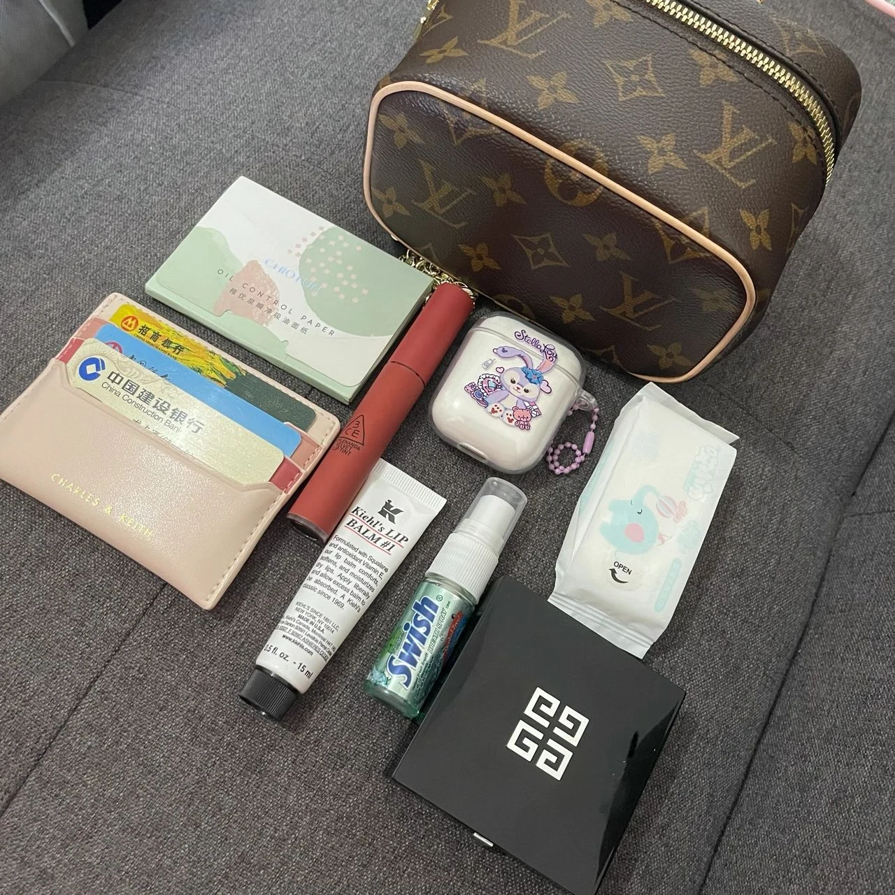 4lv化妆包化妆品银行卡护手霜(静态翻包 )-喵神素材库