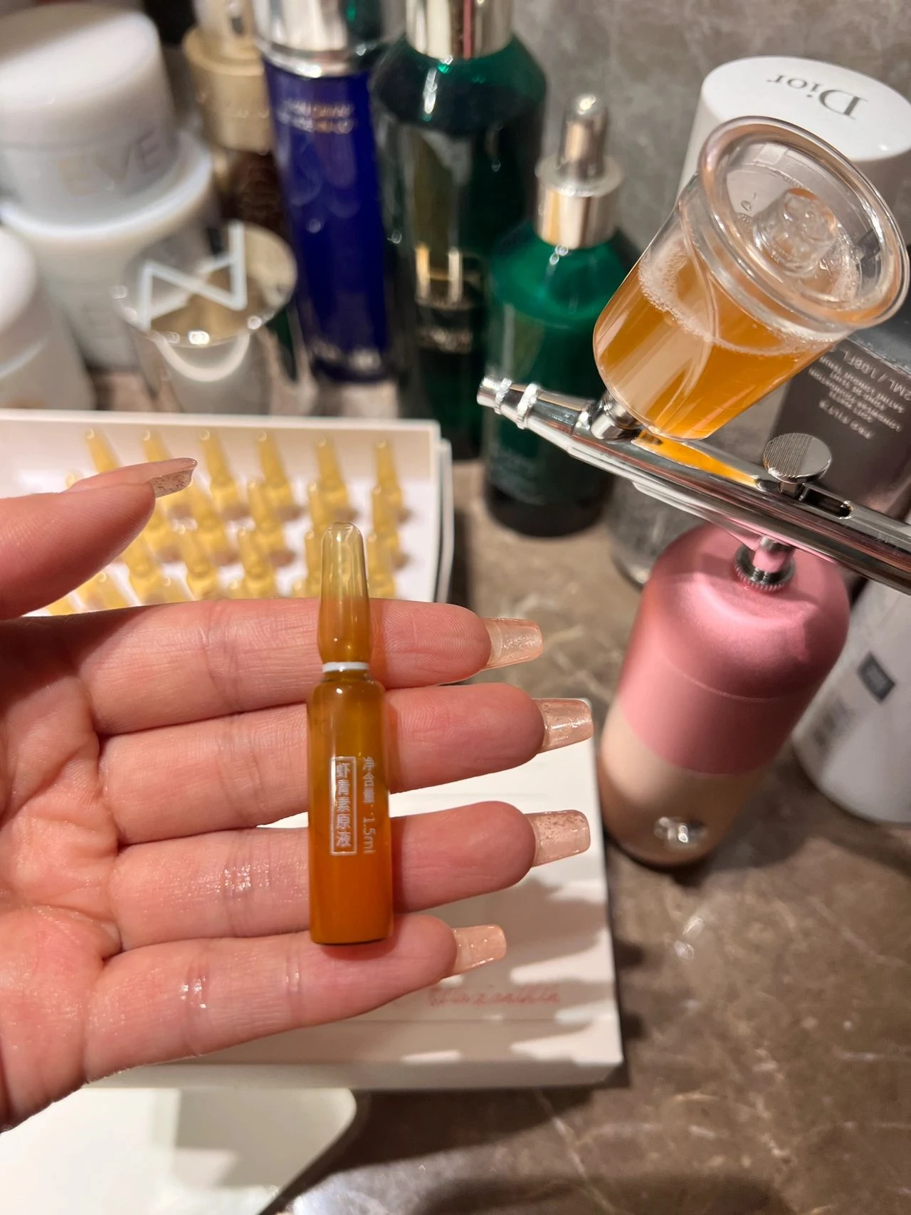 3奢侈品护肤品梳妆台海蓝之谜面霜香奈儿粉底(好久没更了 哈哈 忙着在瞎买买买买)-喵神素材库