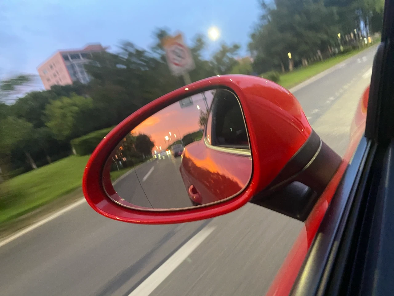 3下班开车落日(伴着日落，难得享受这准点下班的惬意 )-喵神素材库