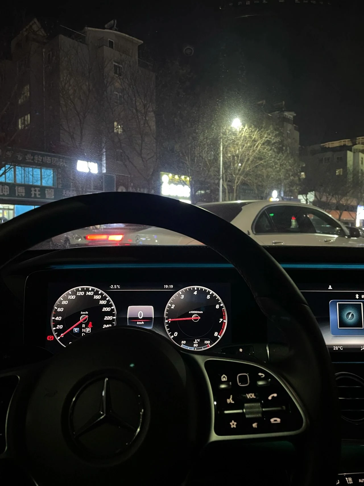 8豪车奔驰方向盘(不会开车了，踩哪个启动车？懵逼了。一下踩好几脚都没启动车。哈哈，我踩的油门)-喵神素材库