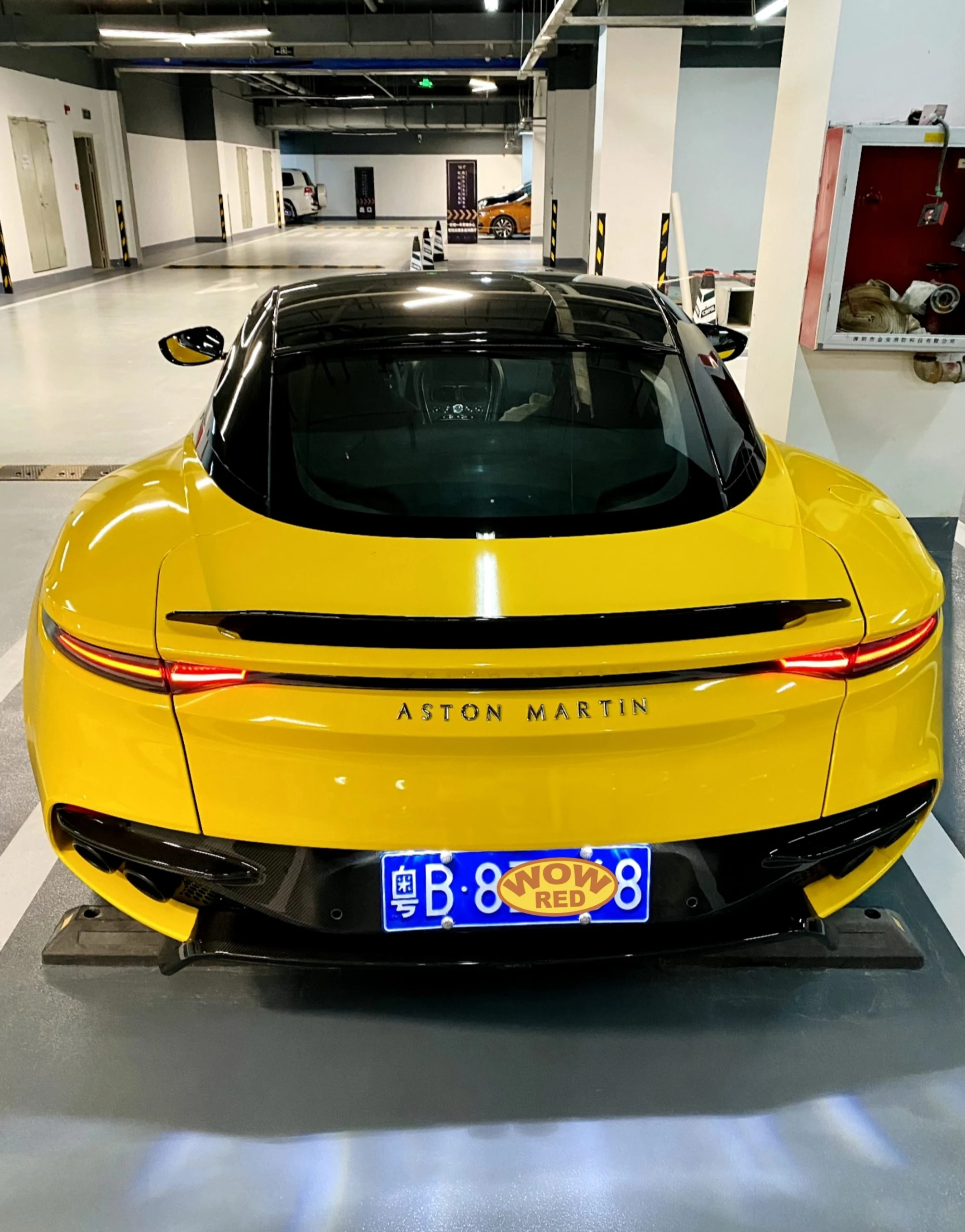 3豪车阿斯顿马丁跑车(外观设计运动，喜欢鲨鱼大前脸)-喵神素材库