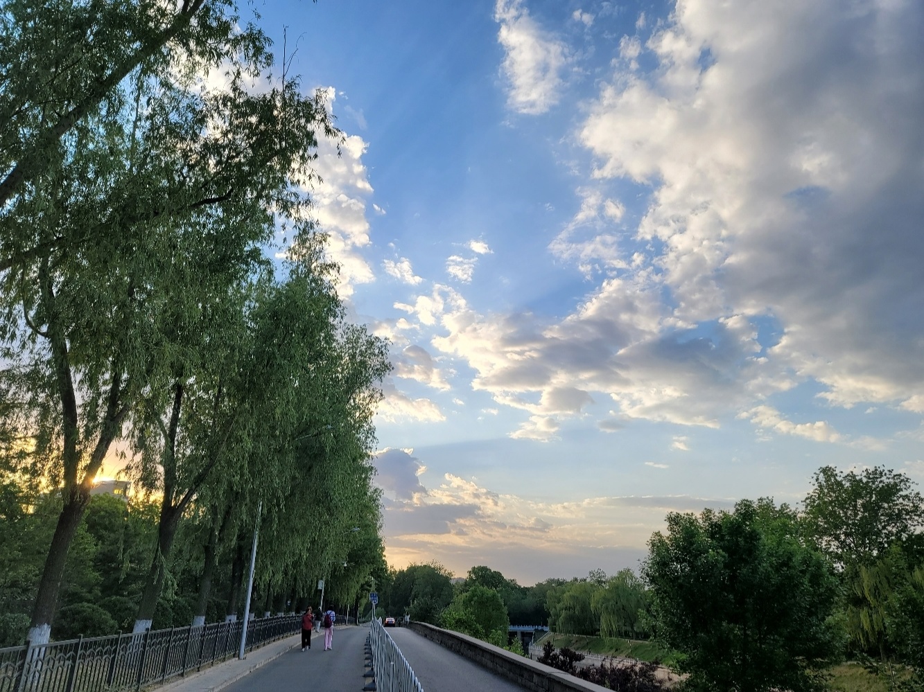 日出晨曦朝阳曙光摄影拍照(它来 了，我感受到了它的光芒 )-喵神素材库