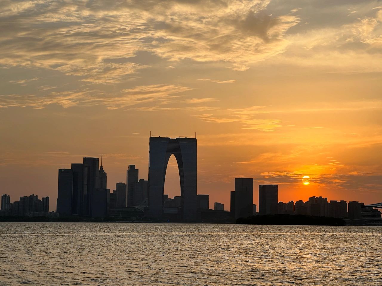 5金鸡湖傍晚日落夕阳晚霞景色拍照(金鸡湖夕阳 浪漫满怀 记录美好生活 疫情散去 )-喵神素材库