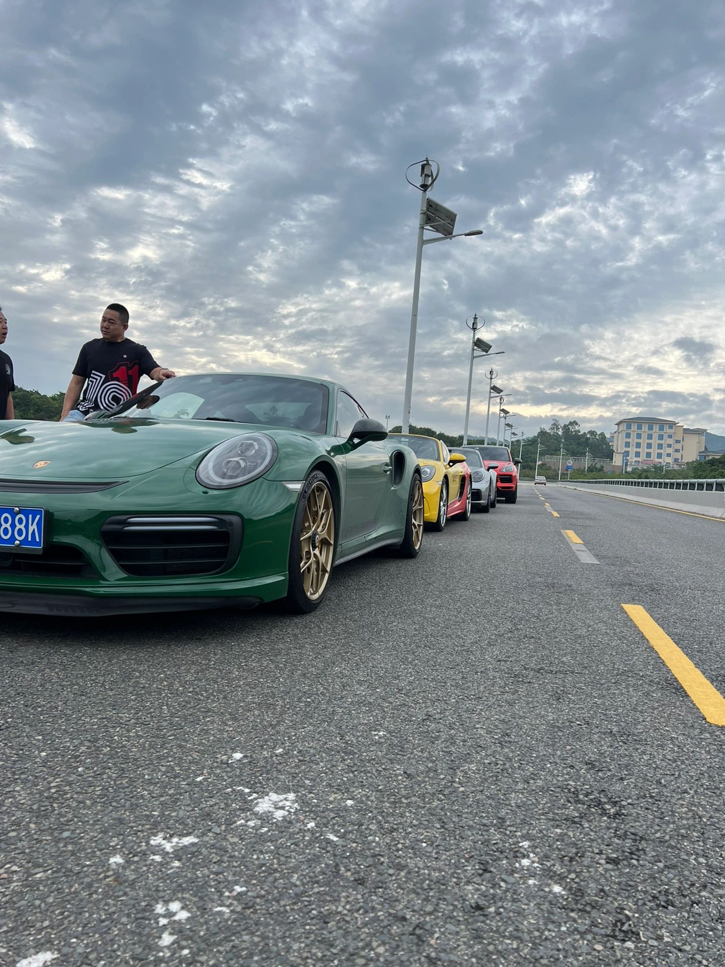 4保时捷9开车豪车风景散步堵车(你为什么老是凌晨五点跑山，因为我要给山一个面子，等下每次凌晨3-4点炸街会吵到山神睡觉的。)-喵神素材库