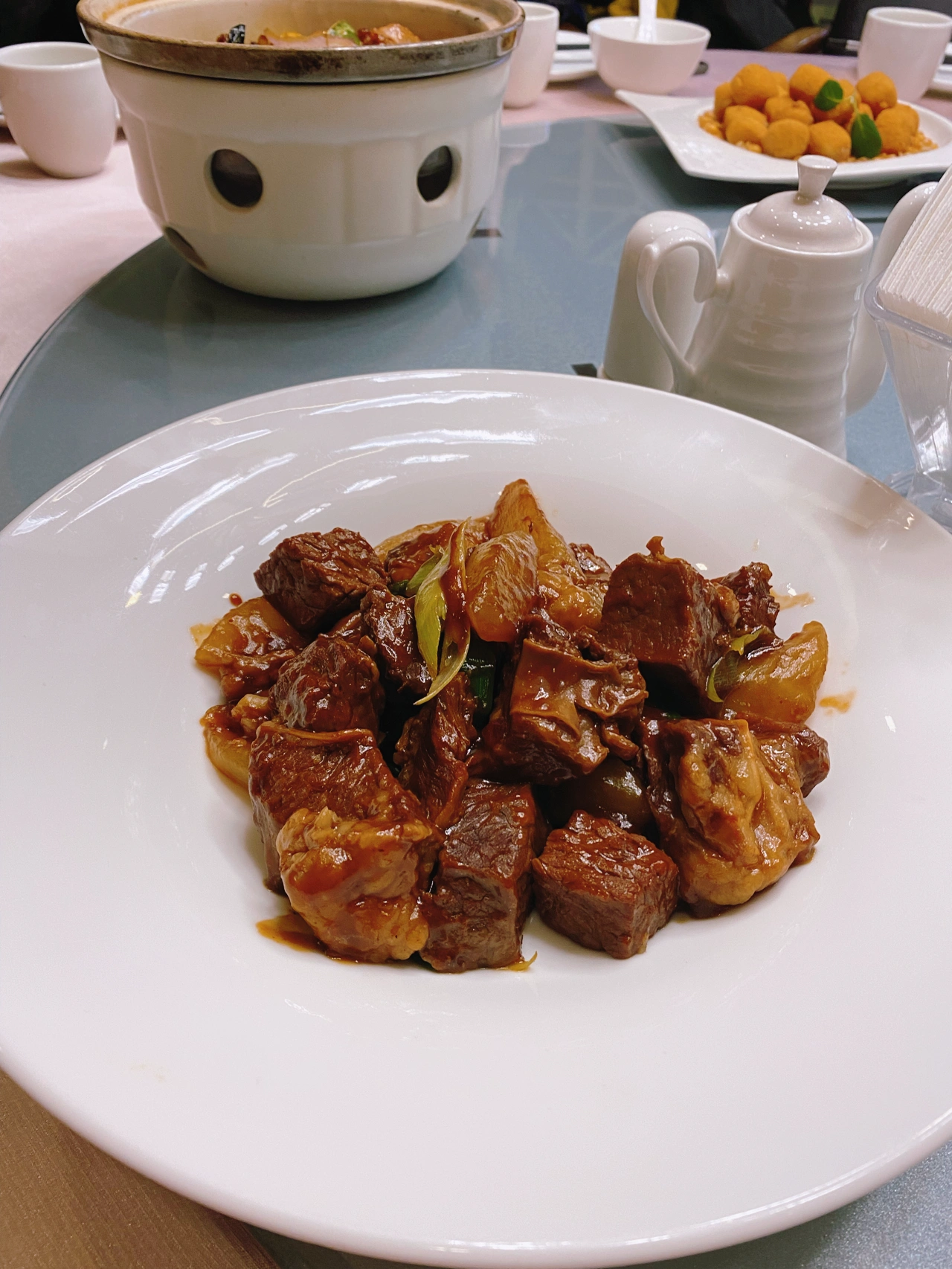 3晨跑跑步运动锻炼减肥减脂餐(年货节入的cep，今天迫不及待跑步体验一下～第一次尝试压缩裤，在穿的时候确实费劲，尤其是小腿处，很紧，穿惯了lulu和maia那种丝滑型的，还不适应这种质感的裤子，但是跑步时候可以明显感觉力量没有压在腿部了，收紧核心，尽量用臀部发力，这样可以避免小腿发力变粗～脱的时候也比较费劲，还入了cep夜光的一条裤子和上衣，等之后户外跑的时候在测评。总的来说，颜值满分)-喵神素材库