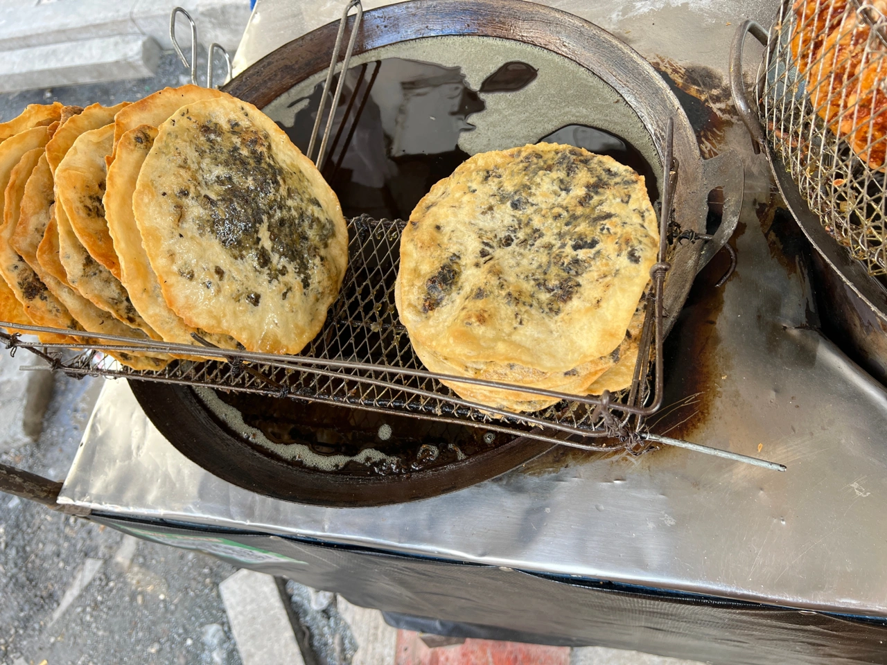 美食小吃路边摊海蛎饼(这个在我们泉州叫海蛎饼 哈哈哈哈 )-喵神素材库