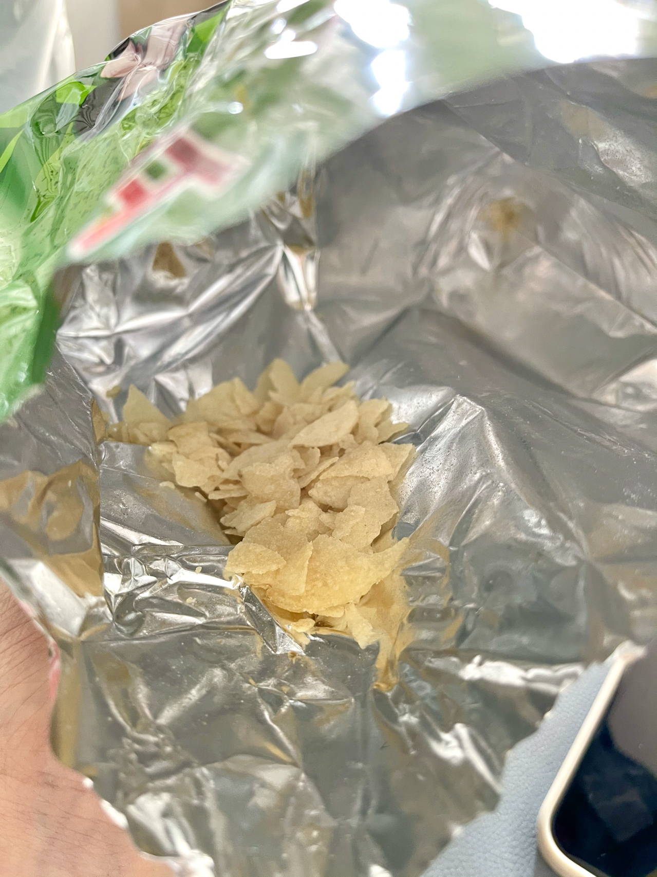 零食好吃美味小吃(我实名安利了！！！妈呀 超上头 淡淡的芥末味综合了薯片的油腻 真的太上头了 连碎渣渣我都不能放过 吃到它停产！ )-喵神素材库