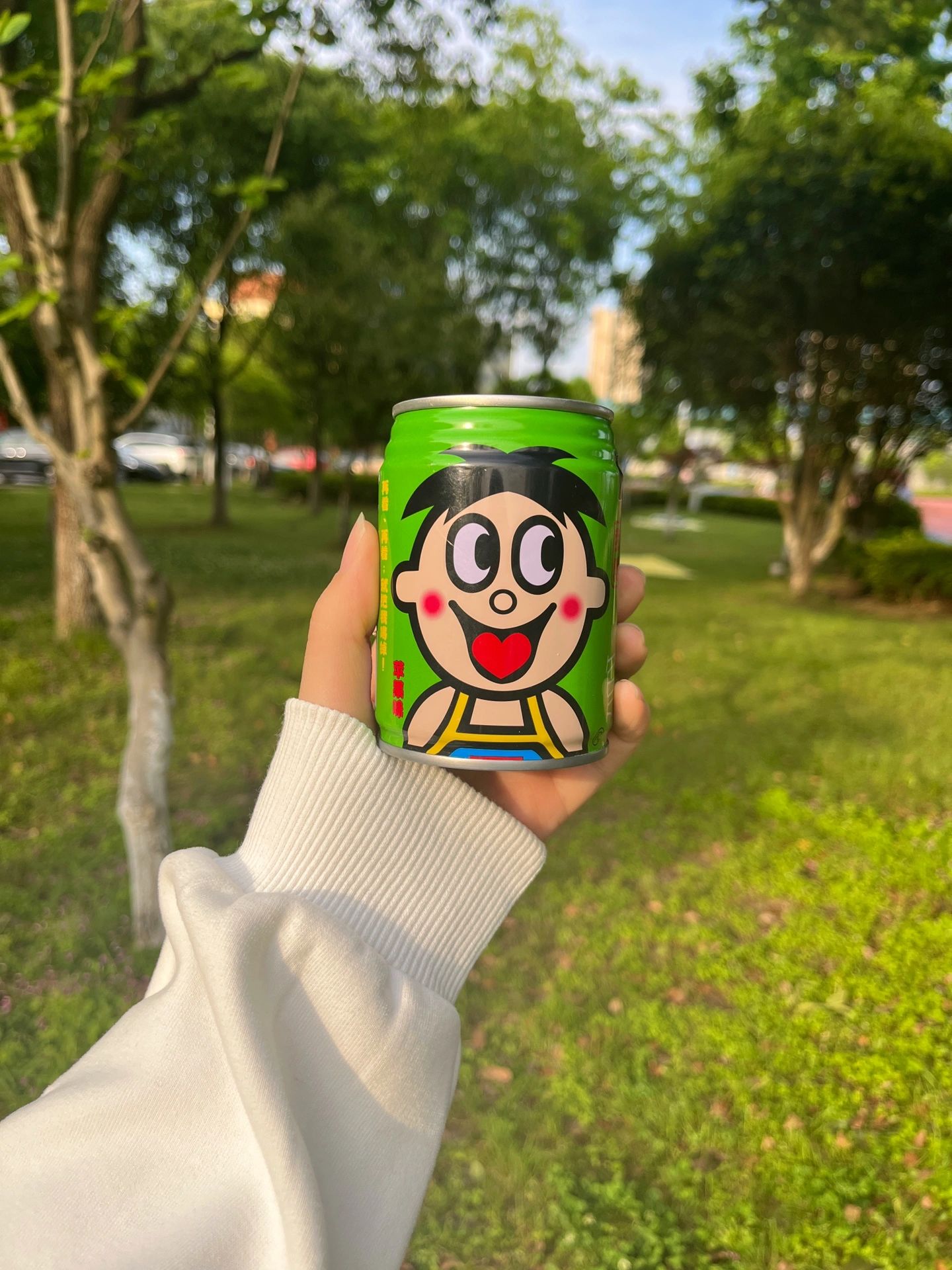 手穿搭旺仔牛奶风景散步(旺仔牛奶，可爱又旺财” )-喵神素材库