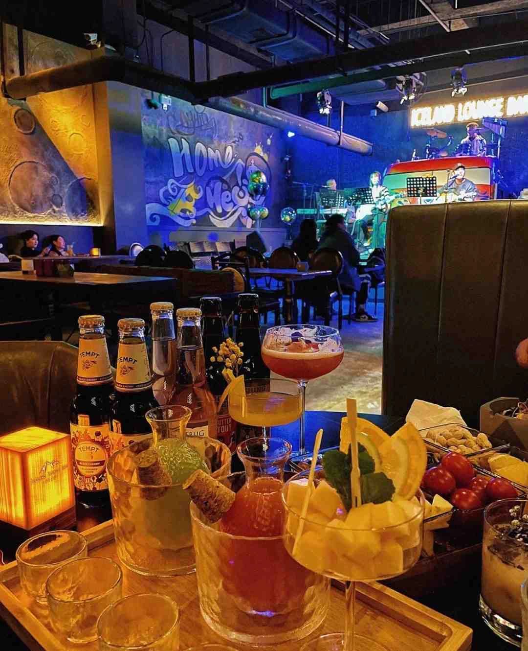 酒吧喝酒夜生活酒小吃(起是因为新鲜感 分开是因为不爱 你问他再多遍 任何理由都是在骗你 )-喵神素材库