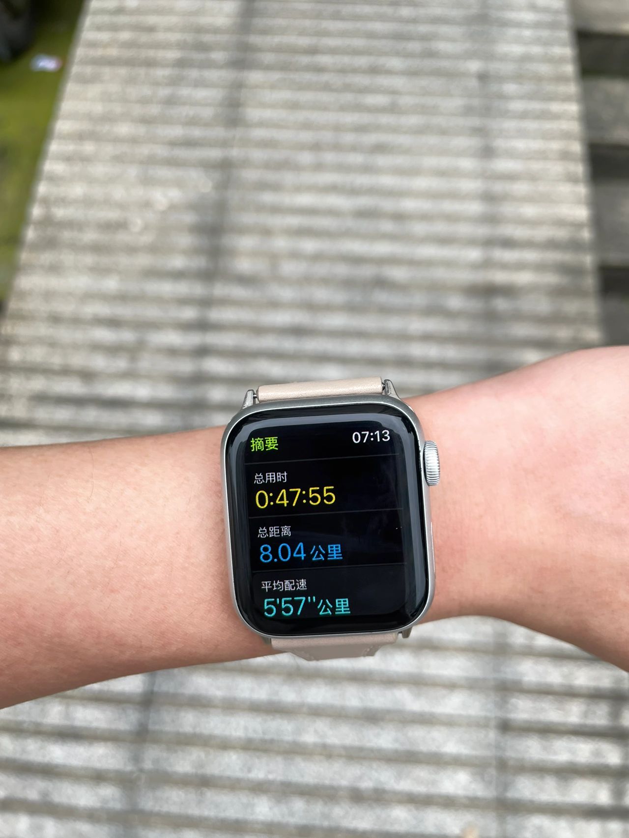 晨跑健身运动锻炼运动手表(早上 跑步8km 完成)-喵神素材库