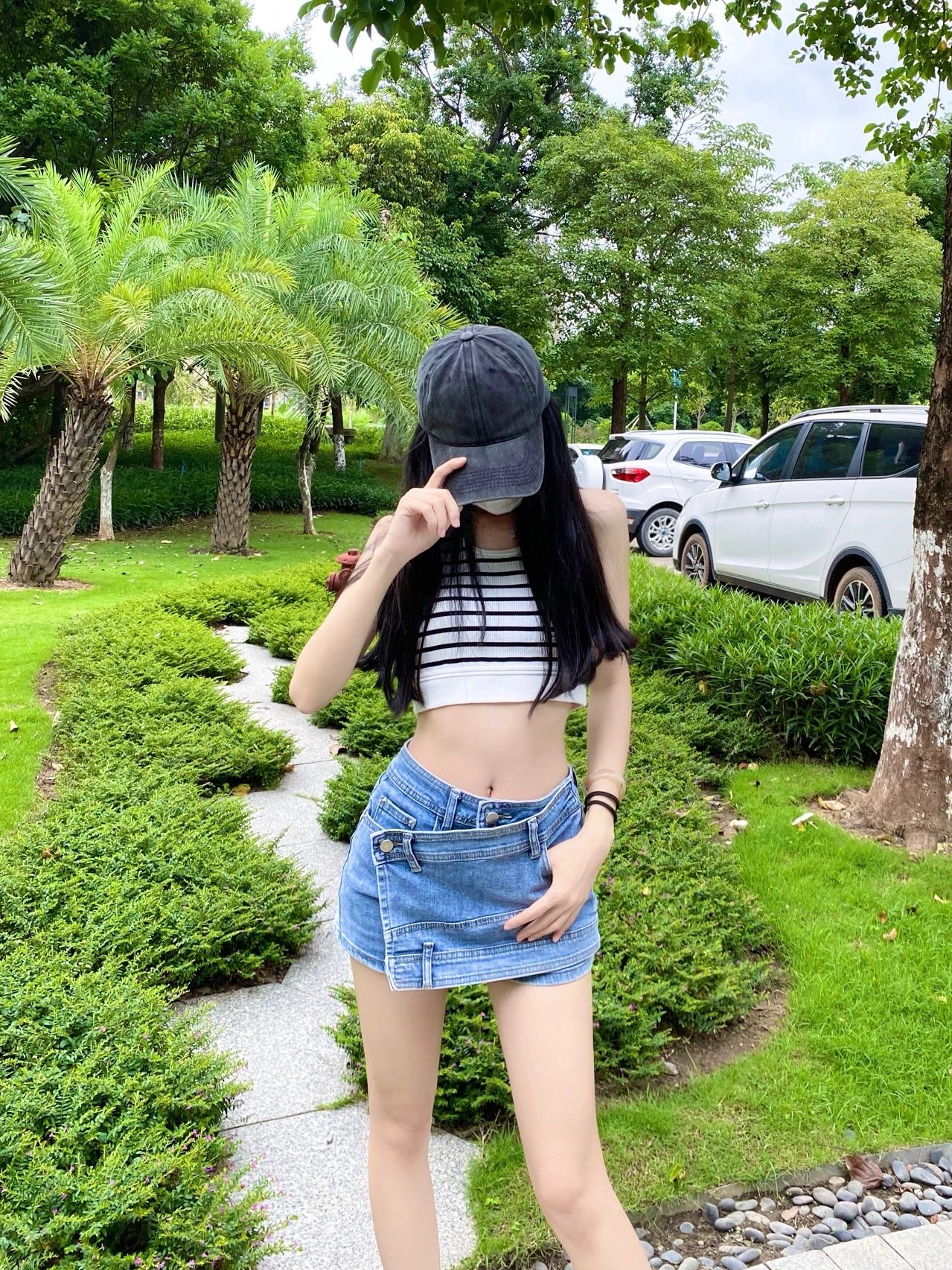 美女穿搭身材包包散步(这样的穿搭太舒服了耶)-喵神素材库