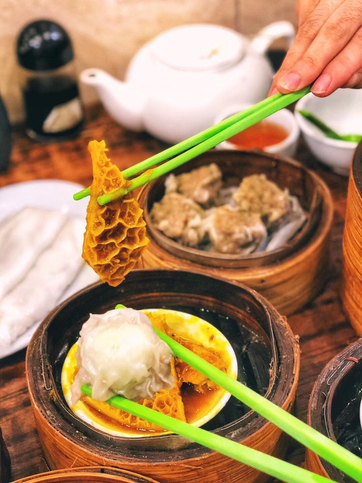 茶楼小吃美食实惠(生活离不开柴米油盐酱醋茶可同样离不开志同道合的三观势均力敌的见识 丰富有趣的灵魂聪明的女生 会在追求爱情的同时脱胎换骨 变成更好的自己 ​​​)-喵神素材库