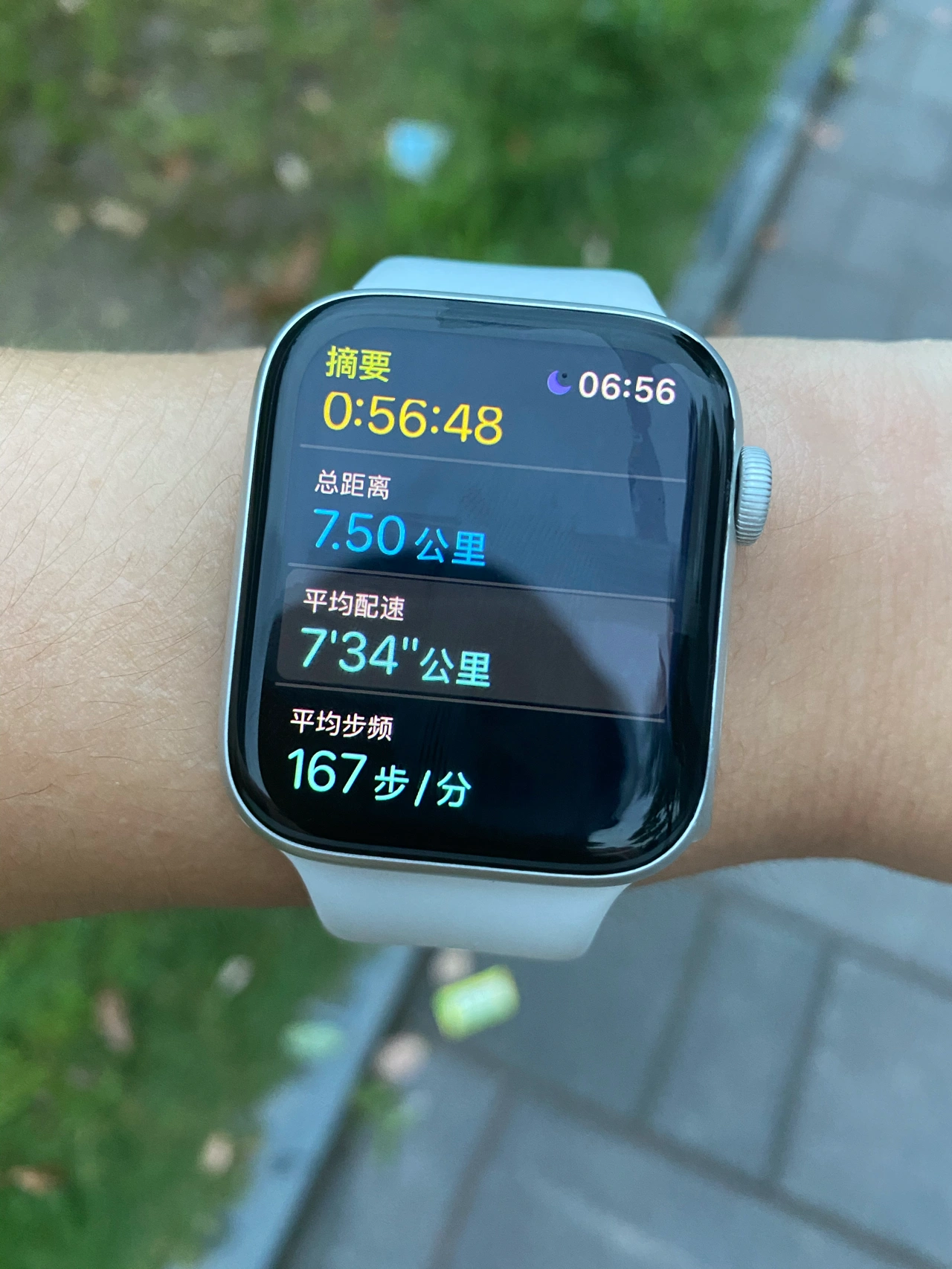 晨跑运动锻炼风景运动手表(昨晚没休息好，跑着感觉特别累。 )-喵神素材库