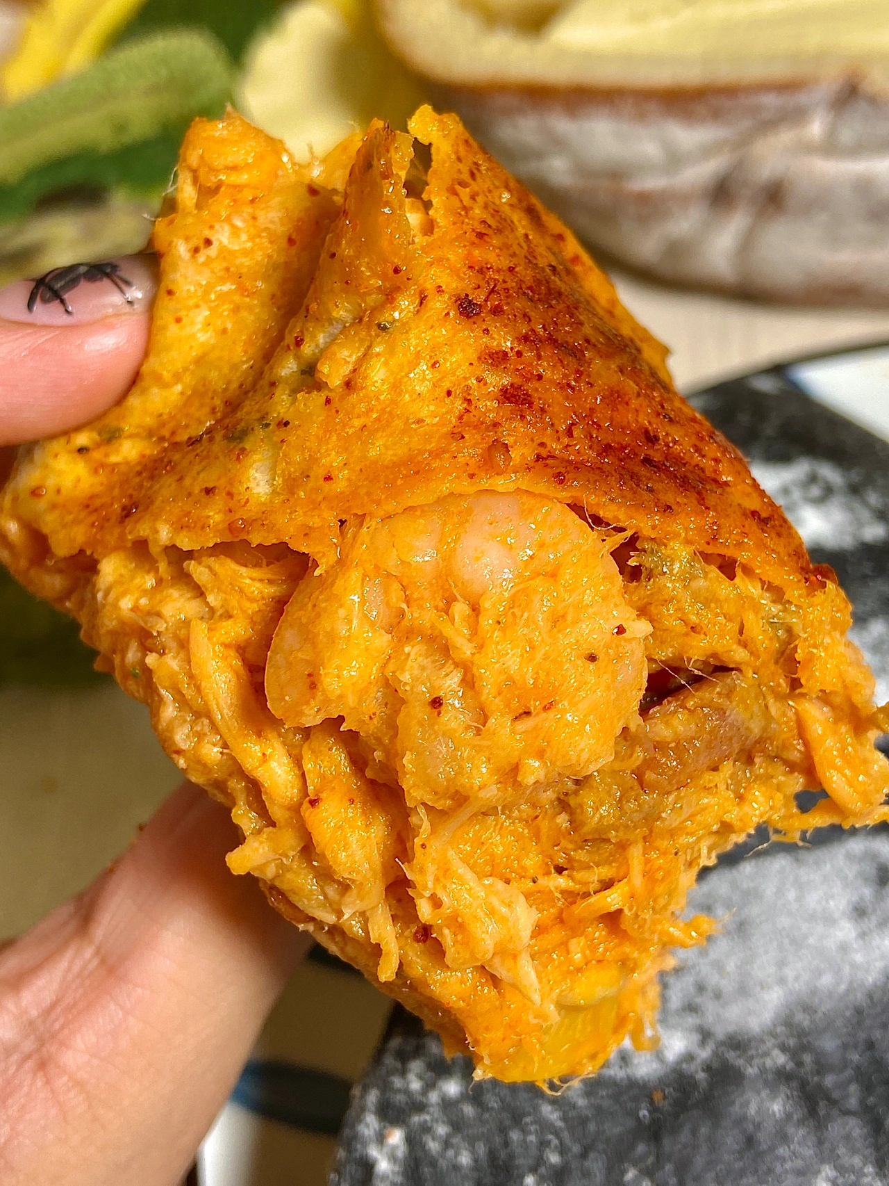 零食薯片美食小吃零嘴追剧休闲(实在是！！吃欧包也太快乐了吧！咸口好吃！甜口也好吃！)-喵神素材库