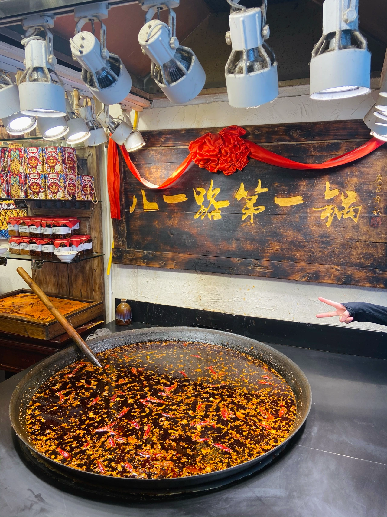旅游美食小吃零食路边摊(重庆是一直想来的城市终于被安排上了 谢谢老公开启4天之旅 就是吃吃吃)-喵神素材库