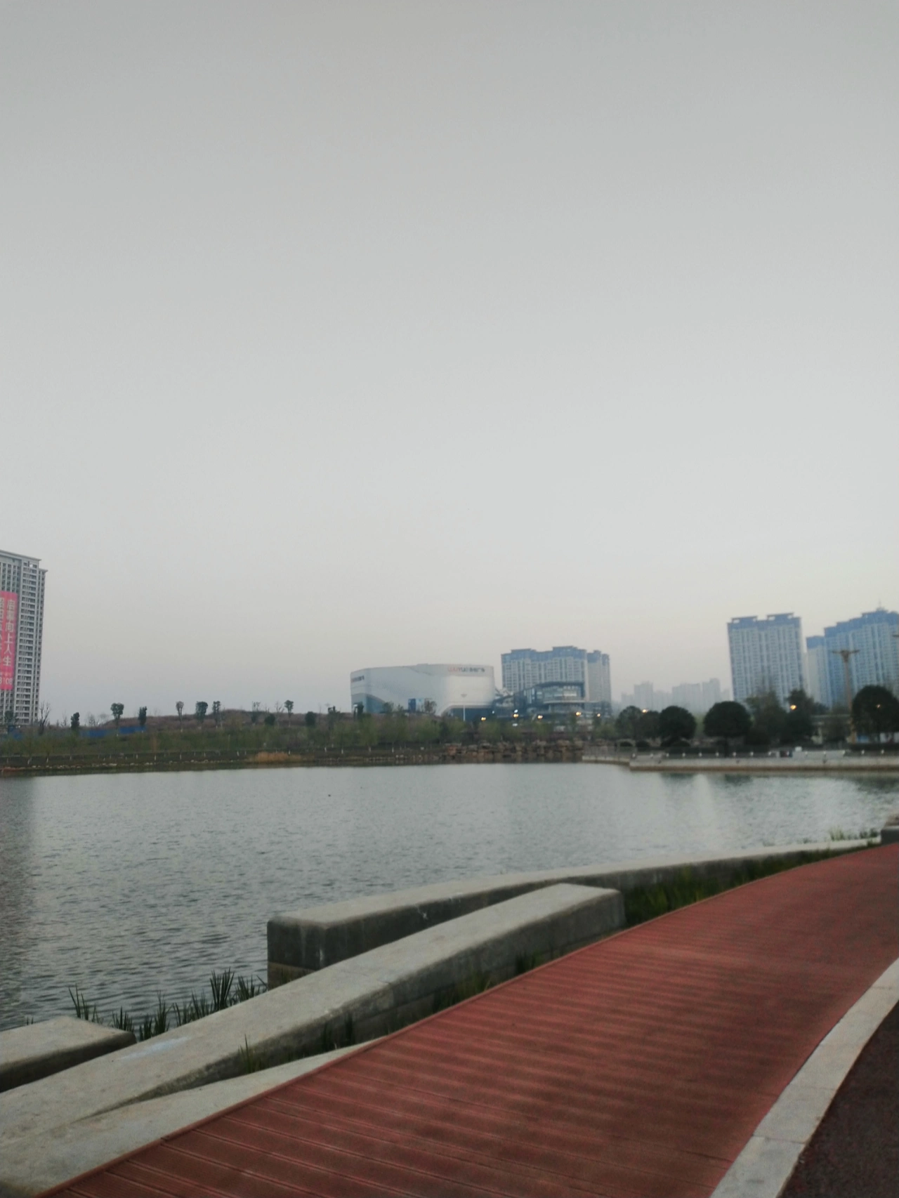 风景晨跑跑步运动健身(你再优秀也会有人对你不屑一顾，你再不堪也会有人把你视若生命。所以，牛时不要得瑟，落魄时不要堕落。早安！ )-喵神素材库