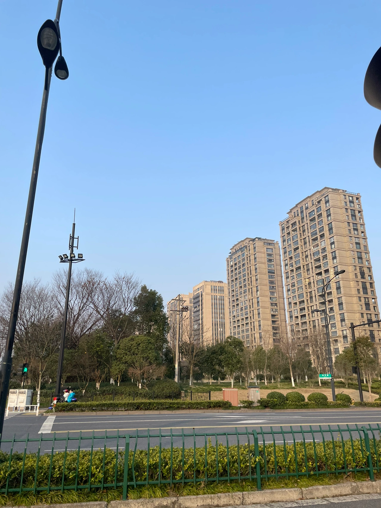 2周末日出晨跑早晨锻炼(春暖花开  阳光明媚，与春天来一场约会吧！不必太张扬，是花自然香)-喵神素材库