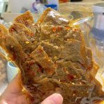 小吃零食辣条巨辣吃辣条(我自认为我吃辣还蛮可以的 这个玩意儿又打破了我的自我认知)-喵神素材库