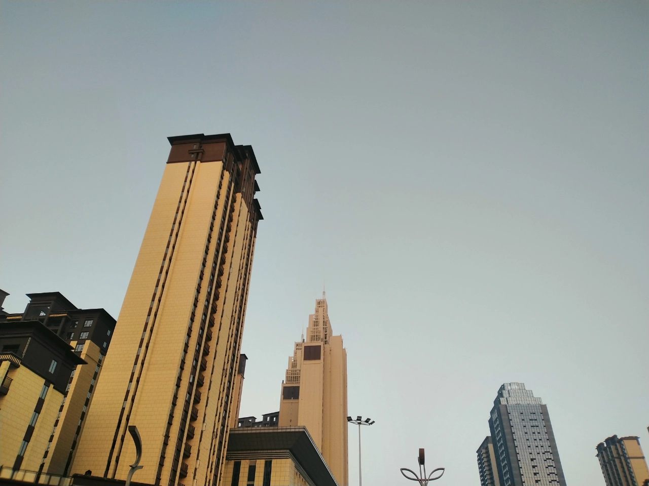 风景晨跑跑步运动健身(没有因为懂事而过的好，反而因为懂事看淡了许多。)-喵神素材库