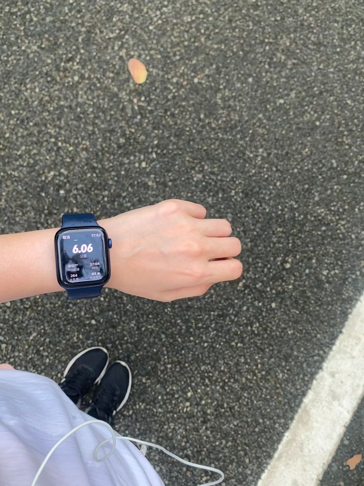晨跑运动锻炼健身运动手表(人还是要乐观，心碎了就对自己说，碎碎平安。)-喵神素材库