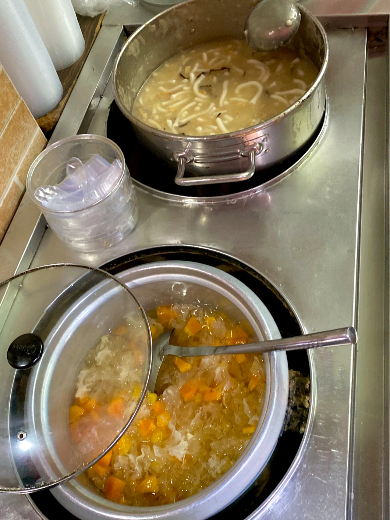 美食街头小吃(好好味头一次吃濑粉 怎么说呢 不算好吃 也不算难吃一碗四块猪红也是四块糯米饭八块味道很不错耶)-喵神素材库