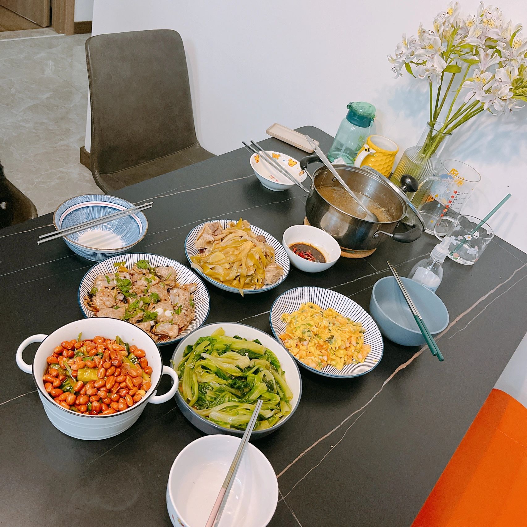 自己做饭早餐营养餐早茶(经历和公婆住之后发现和自己妈妈住才是最佳选择因为自己的妈妈可以无限度容忍自己睡到自然醒 有做好的饭 衣服香喷喷 地板干干净净连猫)-喵神素材库