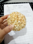 2零食工位工作办公室公司日常(办公室阿姨给的，像是爆米花裹的，快把我牙给崩掉了)-喵神素材库