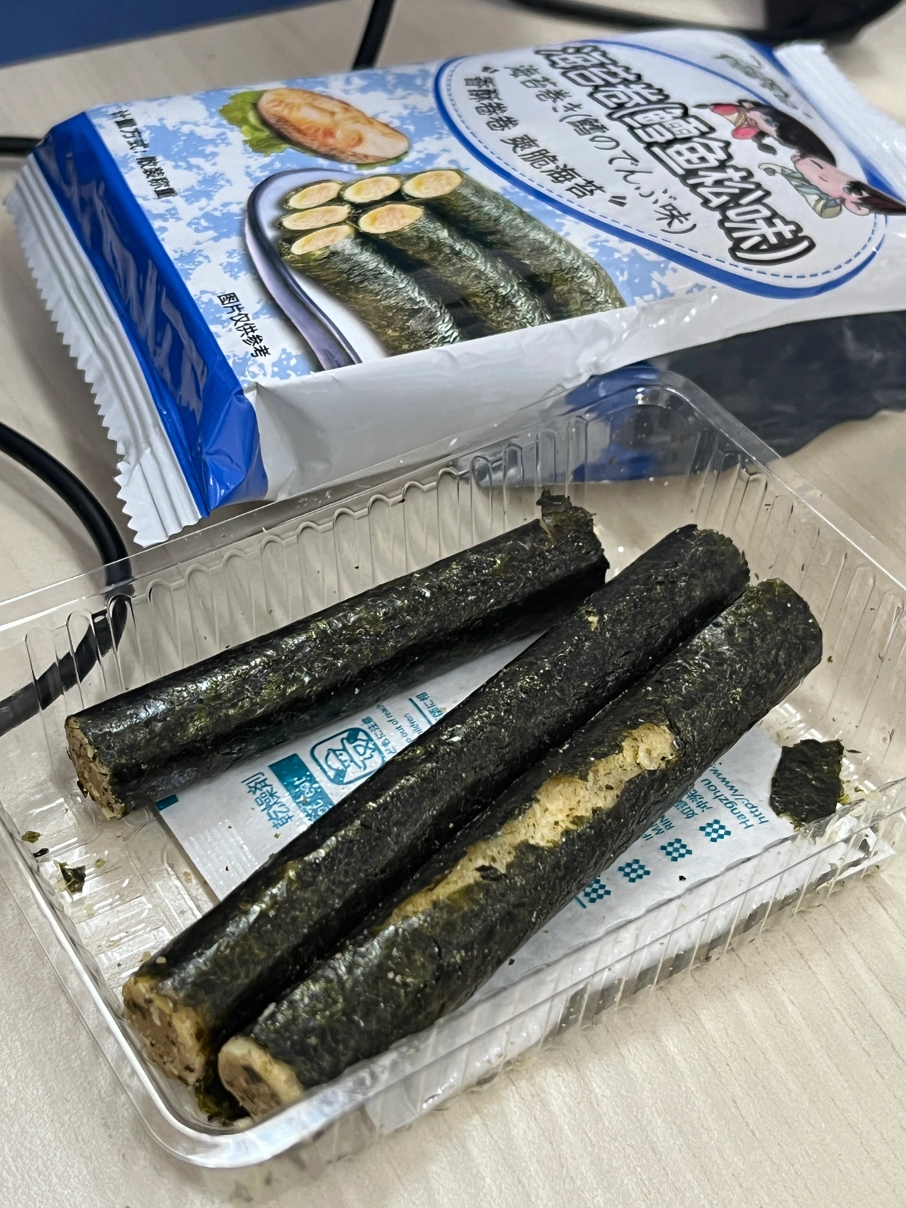 零食蛋糕甜品(烦的时候就想大口吃蛋糕还有小零食但是吃完也不会开心)-喵神素材库