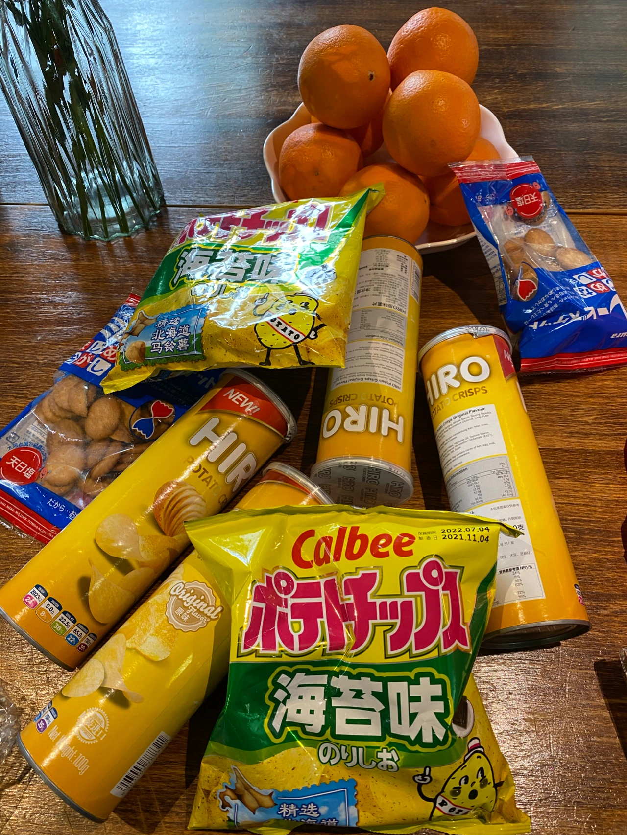 零食过年热闹(年初三了，哎呀还是喜欢过年，一大堆人每天嘻嘻哈哈热热闹闹的感觉我好喜欢。马上要回大南山了，真舍不得)-喵神素材库