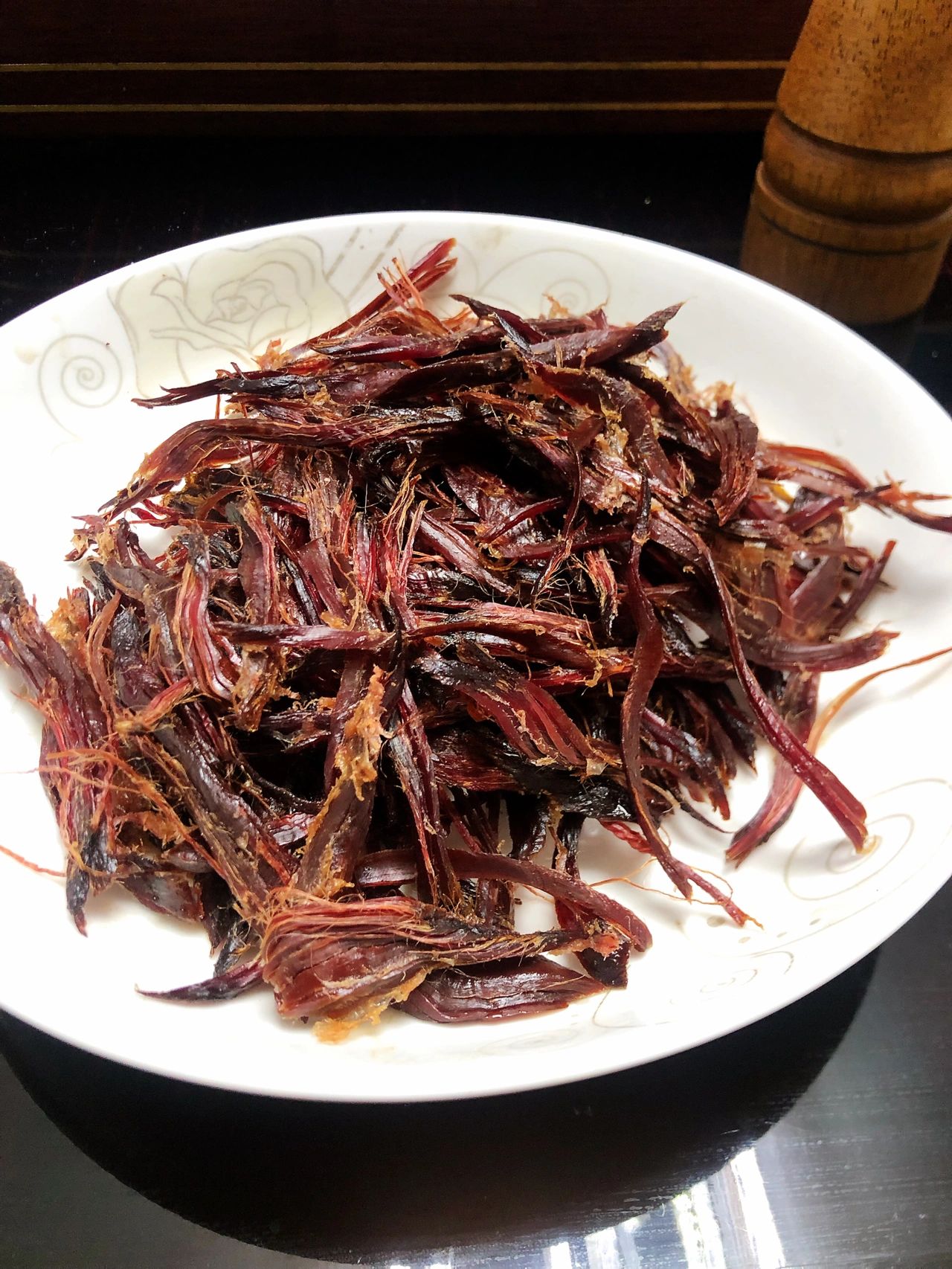 牛肉干夜宵零食(自己半夜弄了点手撕牛肉，喝点小酒 )-喵神素材库