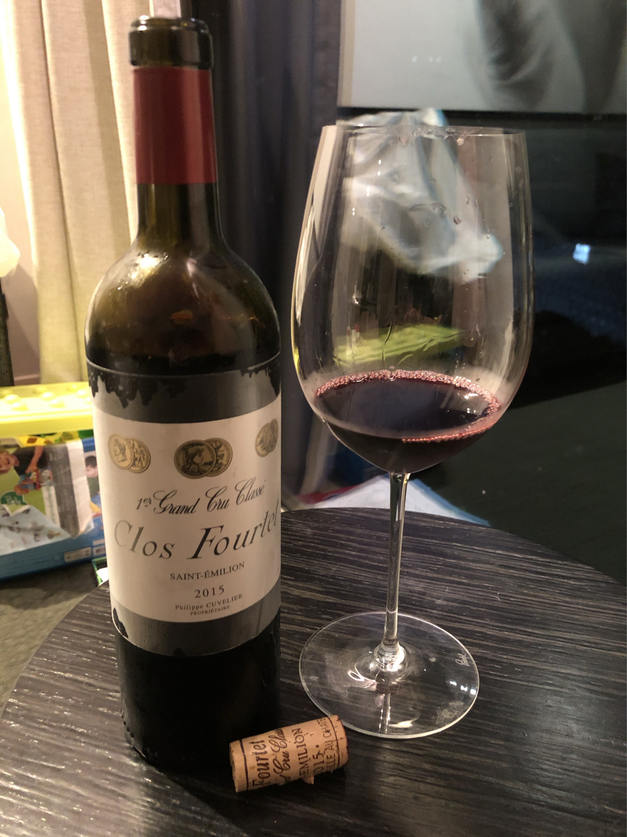 3喝酒红酒葡萄酒品酒Clos fourtet 2015(呈深紫红色 樱桃 薄荷 巧克力 丁香香气突出 在带有一点黑醋栗和花香 平衡度不错 单宁强劲但偏粗 长度很好 酒精度14%)-喵神素材库
