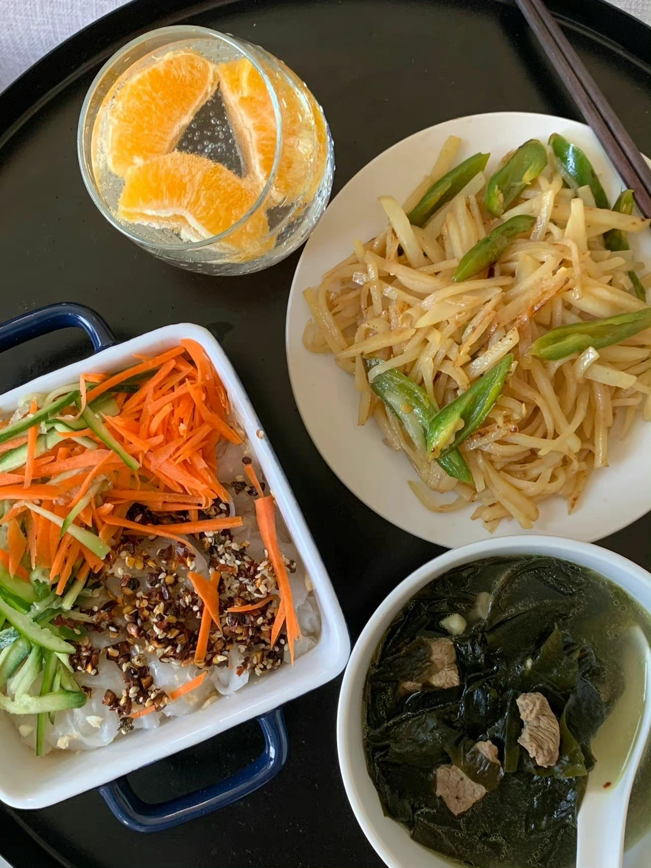 自己做饭家常菜晚饭火锅(想做个快乐的小废物,混吃混喝被照顾~ ​​​ )-喵神素材库