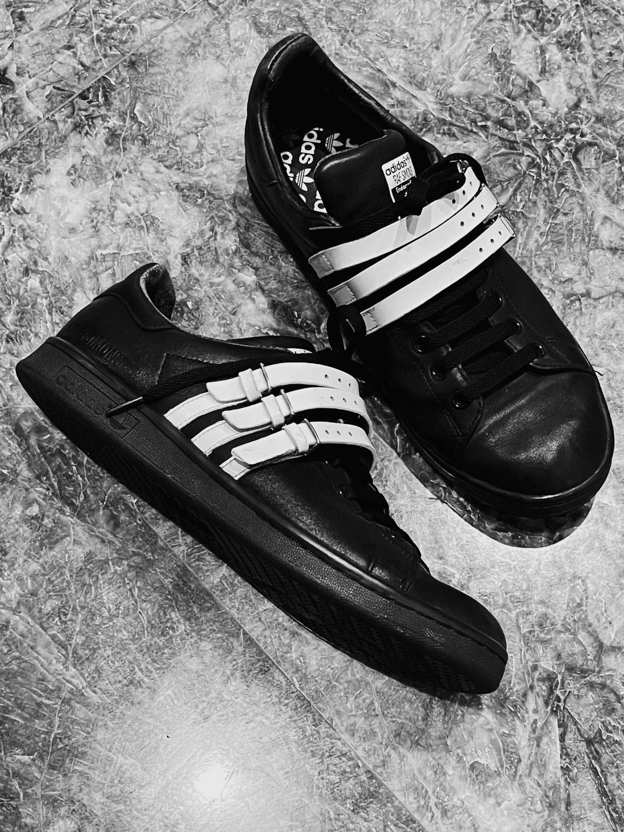 4阿迪达斯adidas鞋奢饰品男士穿搭(一双你可能没见过的Adidas)-喵神素材库
