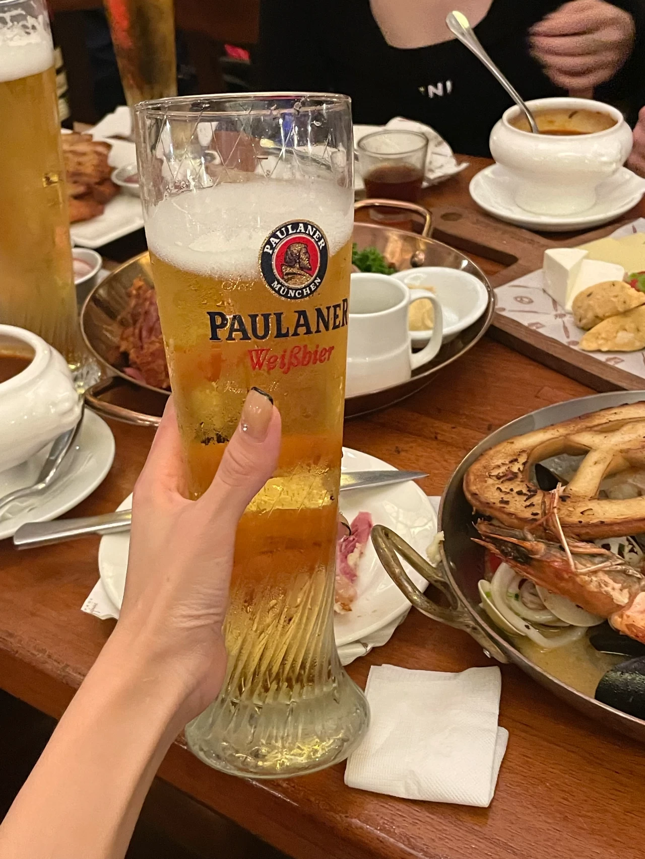美食聚会聚餐甜点水果饮料美酒(“ 银行只贷款给有钱人真正的爱情也只会降临在不缺爱的人身上当你不再期望一段关系来拯救自己的孤独那个高质量的关系立刻就出现了。”)-喵神素材库