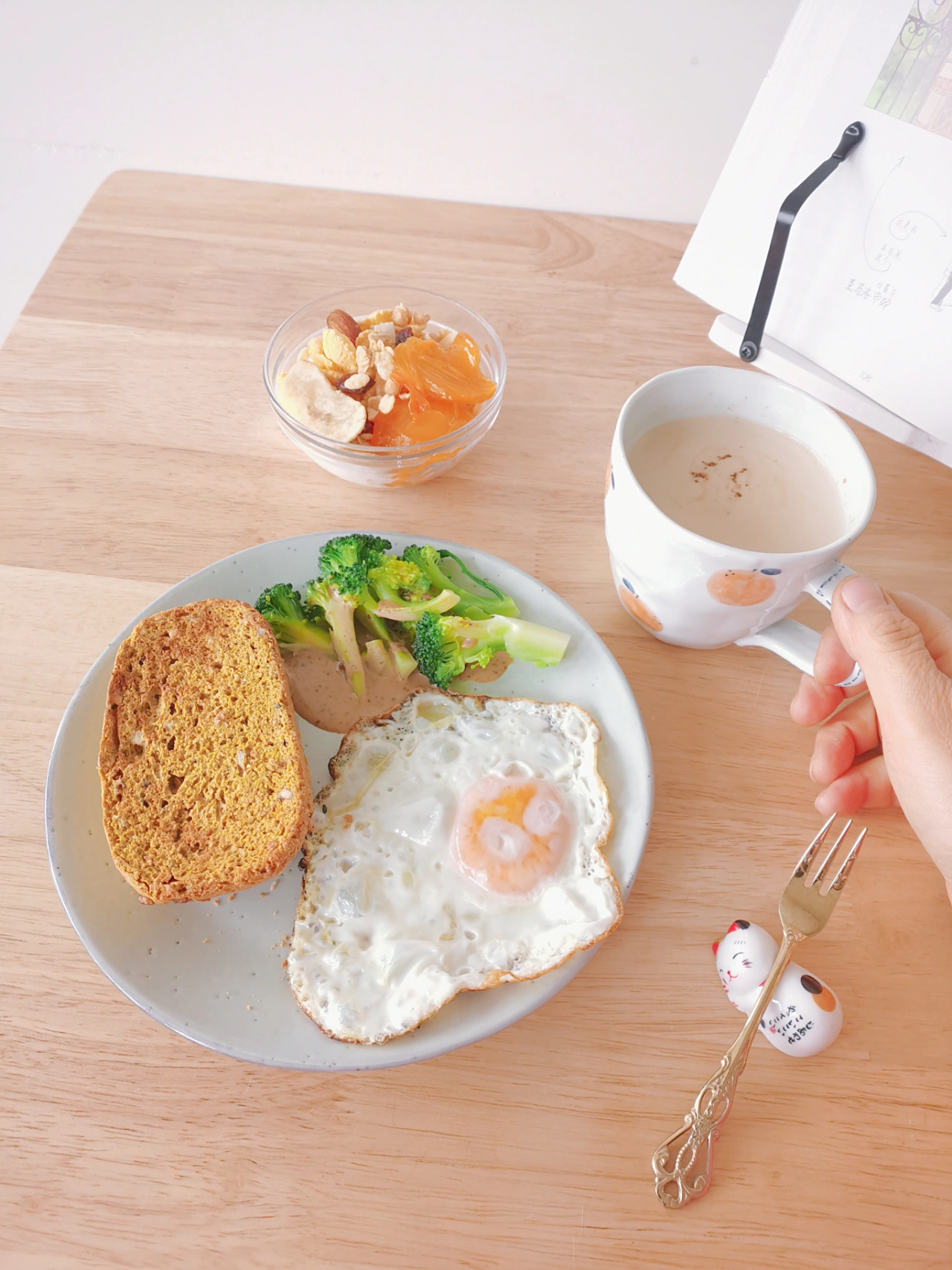 早餐美食面包水果牛奶煎蛋水煮蛋(寒假模式～用心生活，每天都有好好吃早餐哦！)-喵神素材库