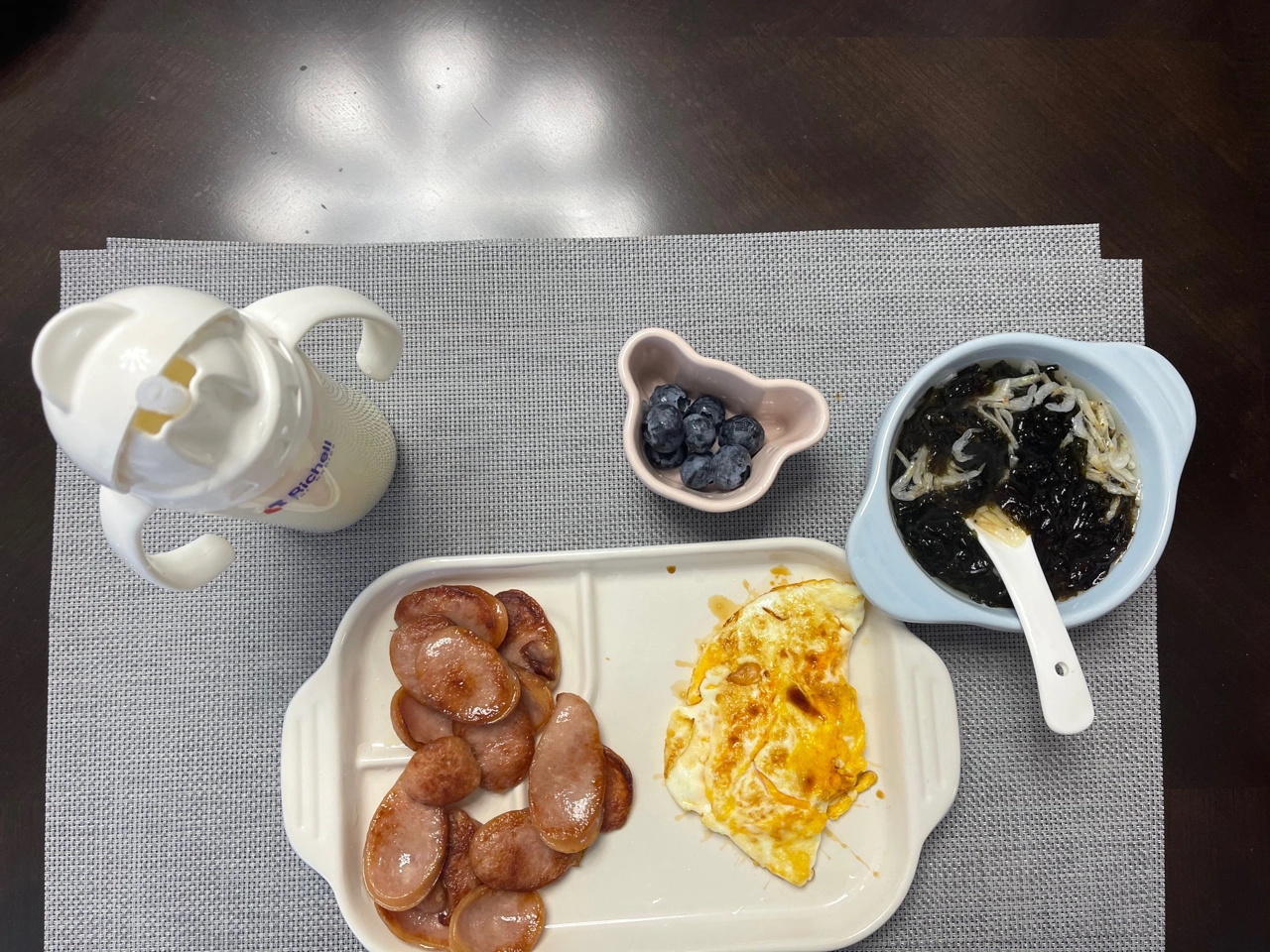 2早餐面条煎蛋牛奶水果(今天的早餐长这样)-喵神素材库