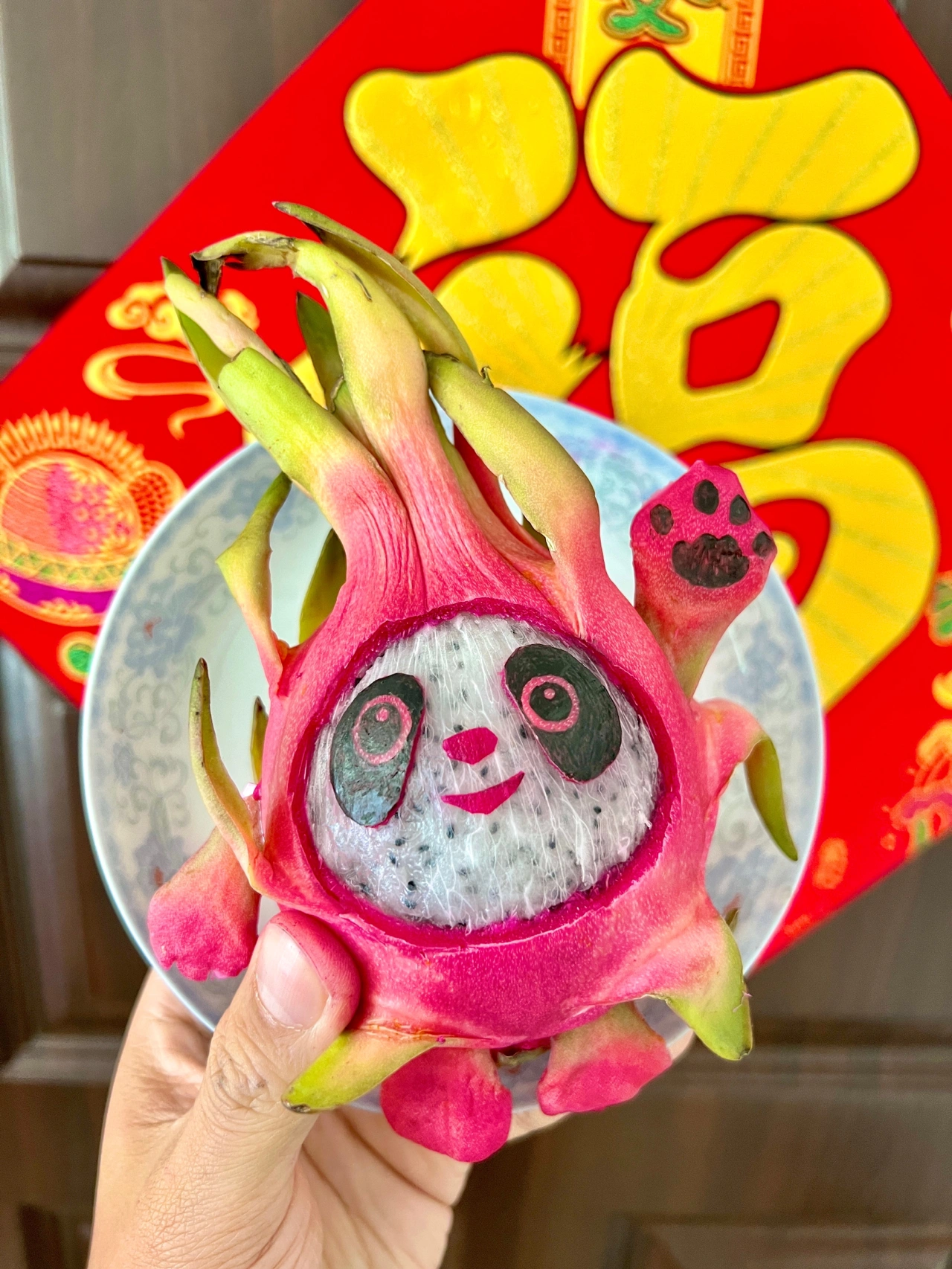水果火龙果火墩墩做手工冰墩墩种草冬奥会周边DIY实现冰墩墩自由(启程返京前两小时被我刷到了各种冰墩墩…面做的墩墩、笔画的墩墩、雪人冰墩墩、黏土冰墩墩、竟然还有橘子做的橘墩墩！？手痒了，火墩墩 )-喵神素材库