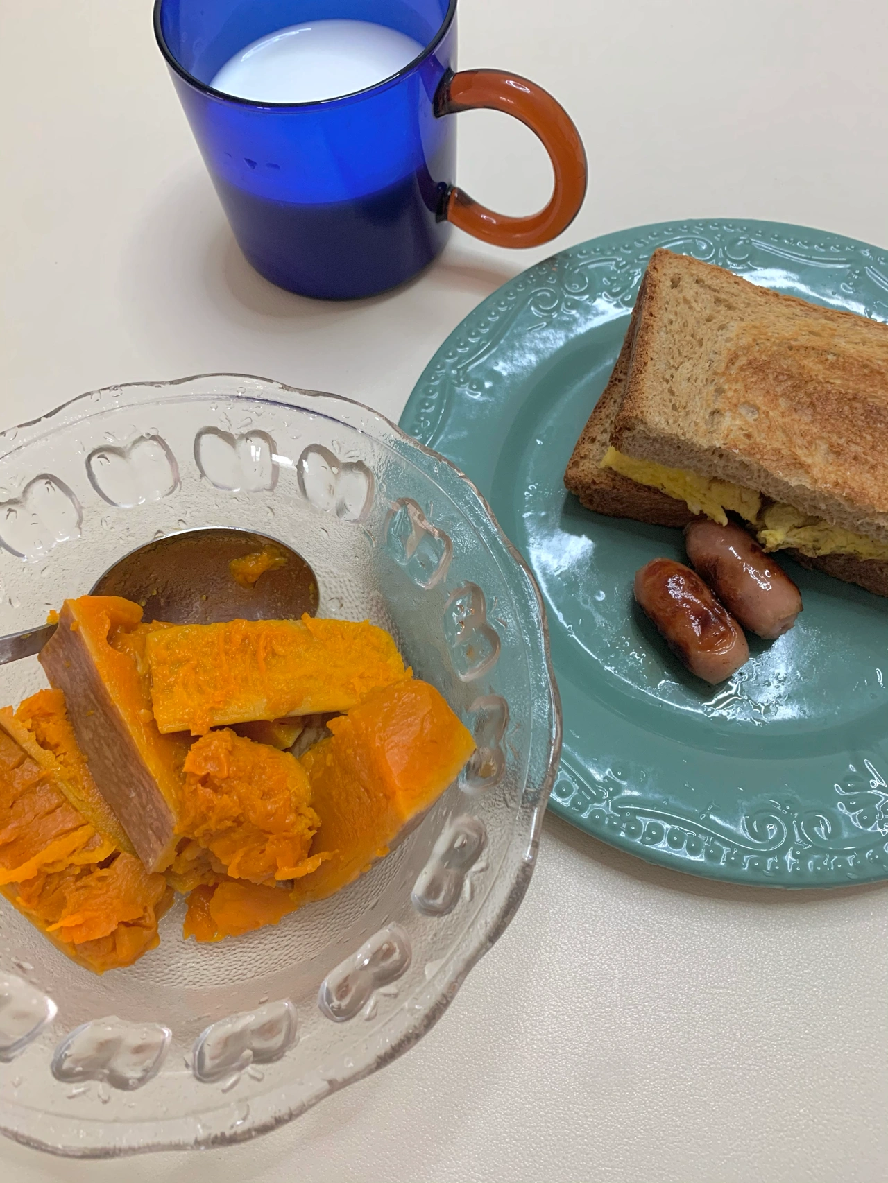 早餐美食面包水果牛奶煎蛋水煮蛋(蒸南瓜北海道吐司滑蛋香肠牛奶)-喵神素材库