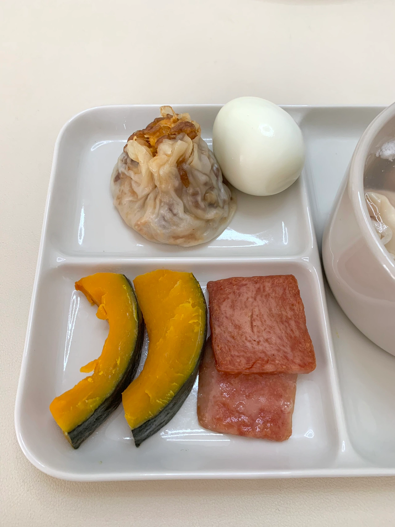 早餐美食面包水果牛奶煎蛋水煮蛋(烧麦\\/水煮蛋\\/南瓜\\/煎午餐肉配上馄饨这个馄饨好吃极了\\t)-喵神素材库