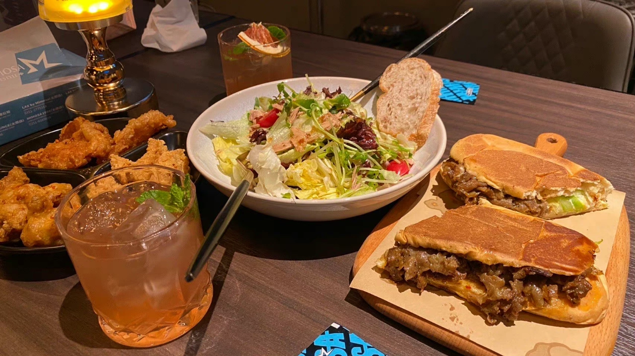 美食聚会应酬水果(其实大部分日子都是平淡的,但这仍不影响我们开心下去,继续热爱这个世界。 ​​​ )-喵神素材库