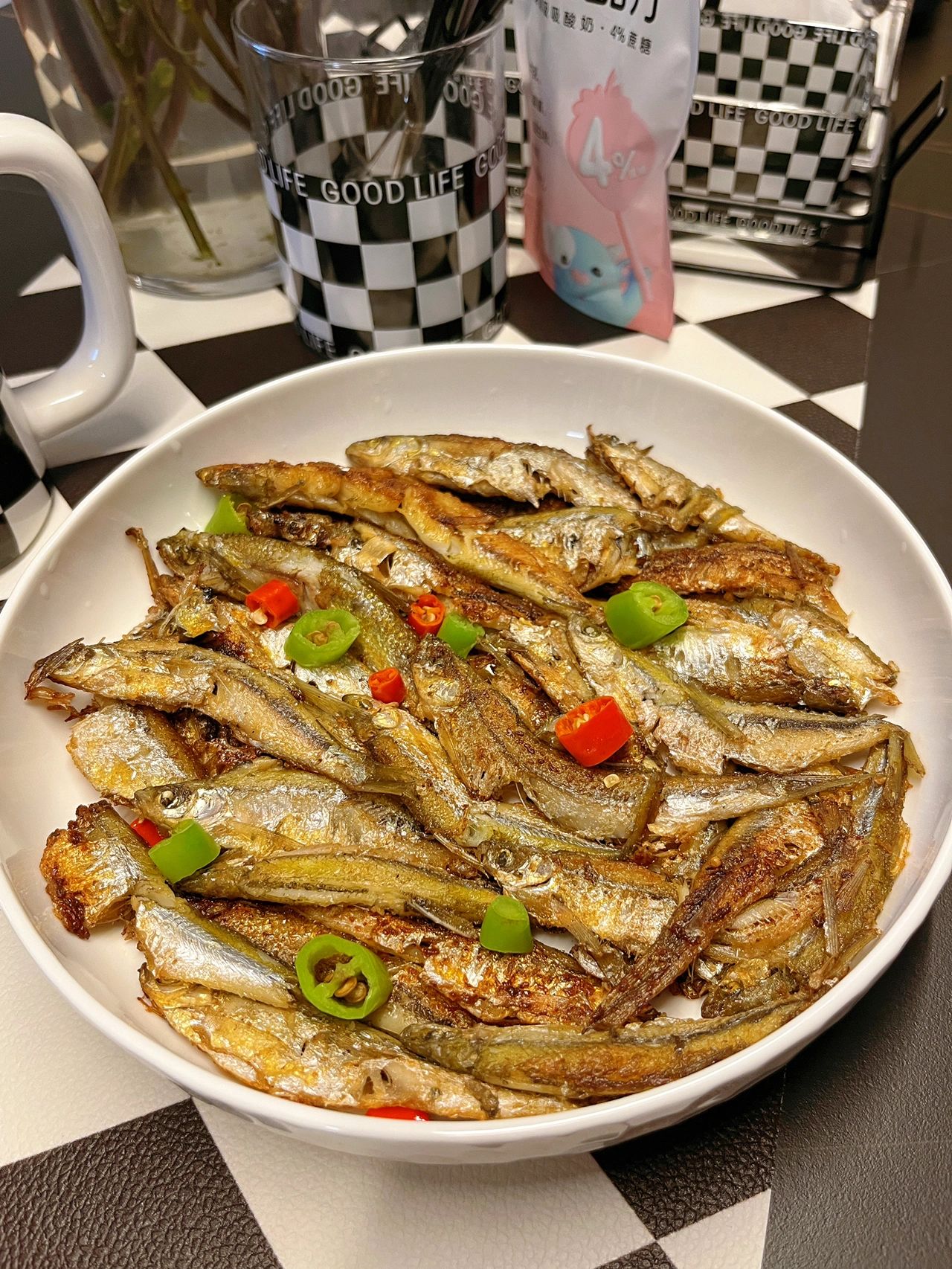 做饭晚饭家常饭水果(干炸小河鱼说了不吃结果自己干掉一盘子)-喵神素材库