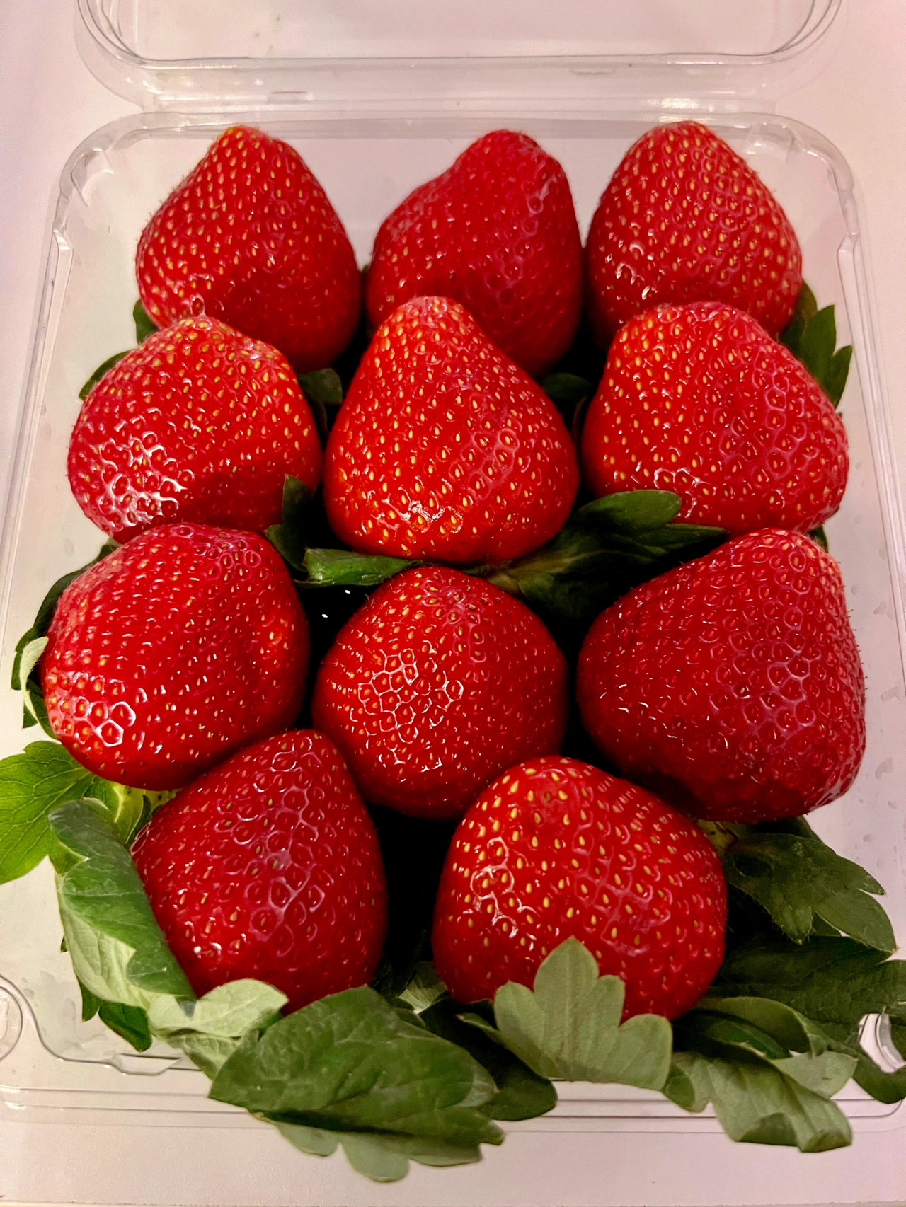 3水果草莓购物(美国很多草莓表面光鲜亮丽实则酸出天际这盒买不了吃亏买不了上当！\\t)-喵神素材库