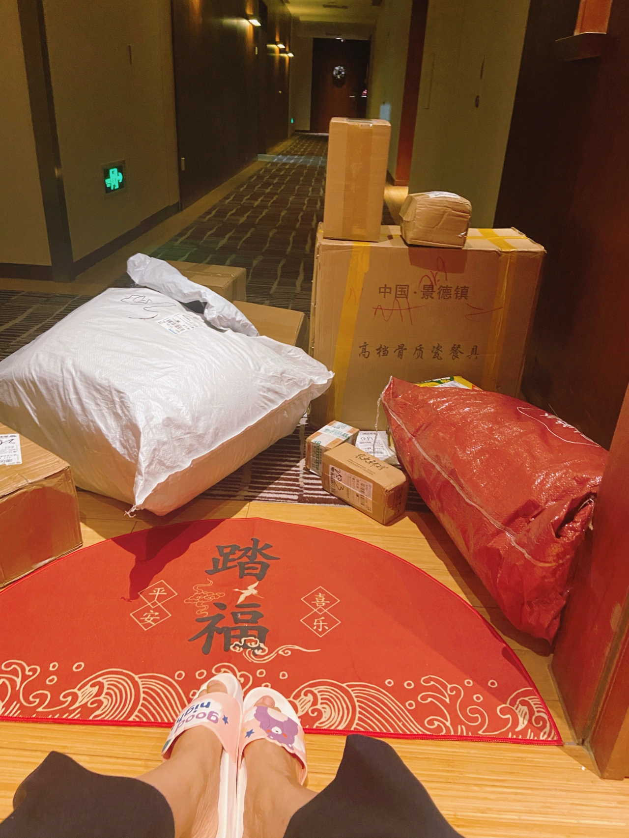家水果石榴快递梅子酒喝酒夜景(美丽的梦和美丽的诗一样，都是可遇而不可求的，常常在最没能料到的时刻里出现。 )\”:102,\”status\”:10,\”-喵神素材库
