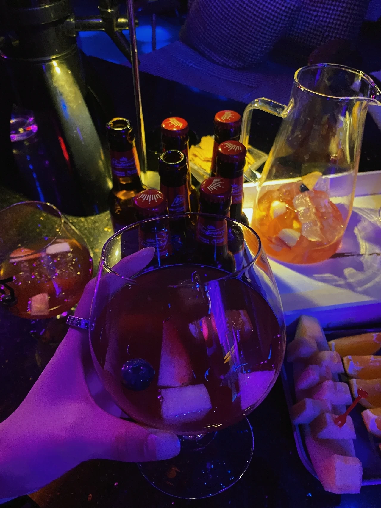 3酒吧唱歌周末水果( 酒吧放松一下)-喵神素材库