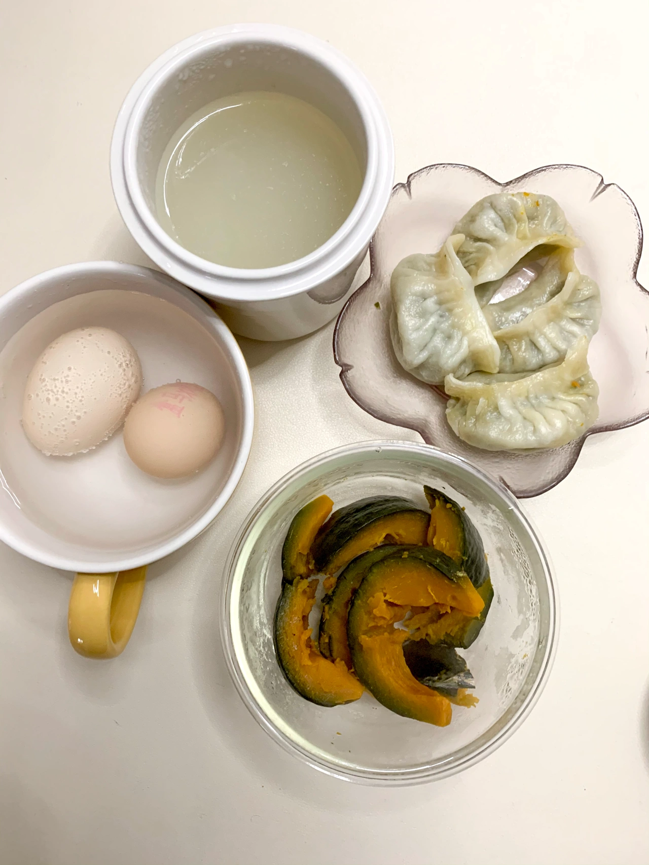 早餐美食面包水果牛奶煎蛋水煮蛋(水煮蛋蒸饺杂粮粥（小米，糯米，藜麦米，玉米粒）蒸南瓜 )-喵神素材库
