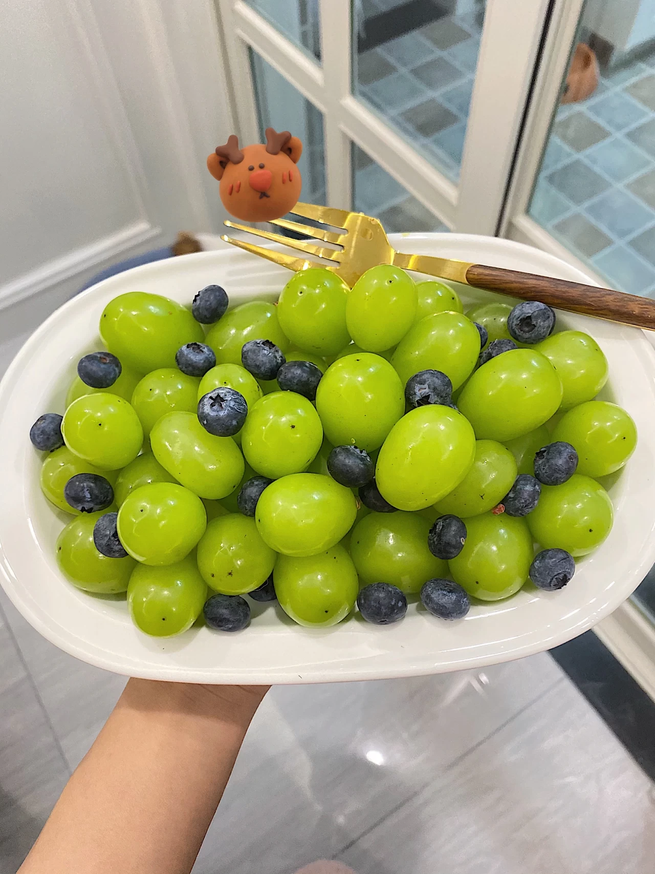 水果葡萄阳光玫瑰(最近楼下水果店的阳光玫瑰葡萄品质不错所以一顿狂买大动作٩(˃̶͈̀௰˂̶͈́)و大冬天的能看见绿油油的水果  就挺治愈的滴~今日份提醒送上最近天气干燥 姐妹们多吃水果～)-喵神素材库