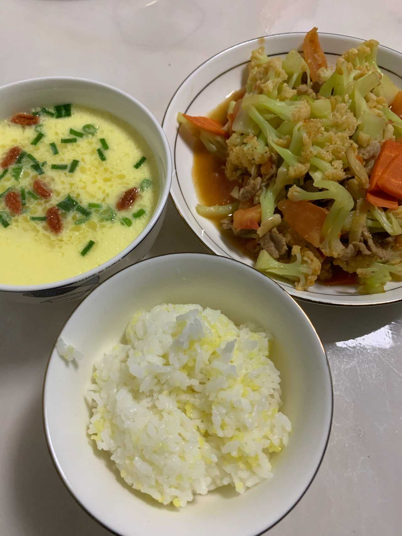 早餐水果做饭自己做饭(牛奶煮草莓超级好喝)-喵神素材库