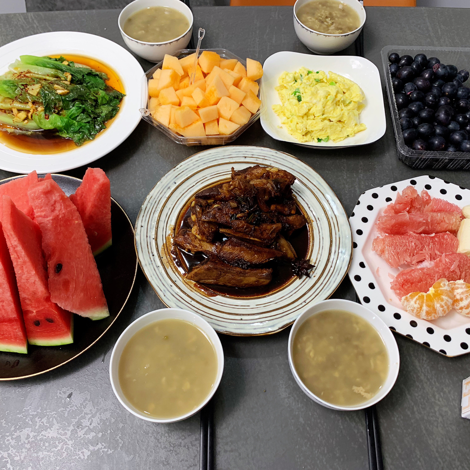 美食拍照分享打卡做饭水果(没事的时候做做饭其实也是件很幸福的事情了。停下脚步，认真忙碌在厨房，然后看着孩子们认真吃完，格外开心… )-喵神素材库