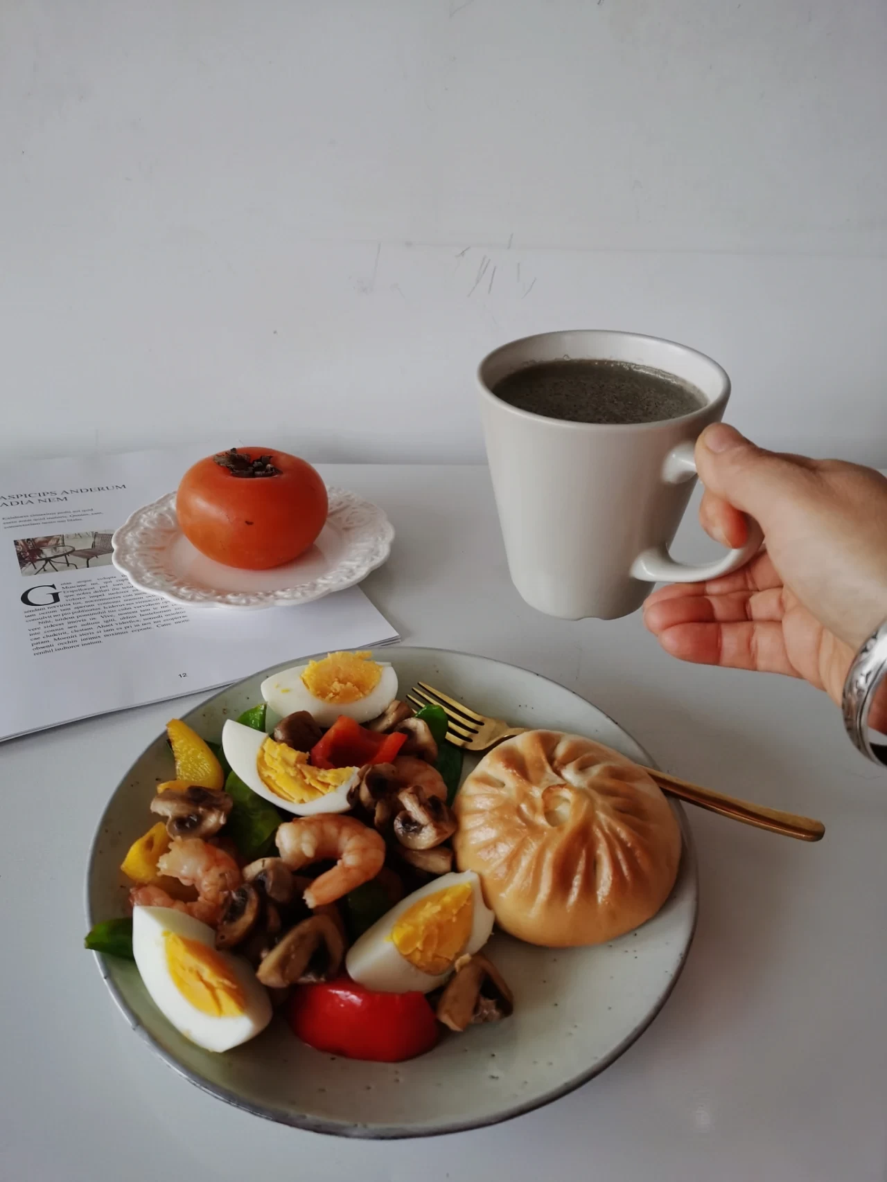 早餐美食面包水果牛奶煎蛋水煮蛋(开启寒假第二天！养孩不易，努力坚持……)-喵神素材库
